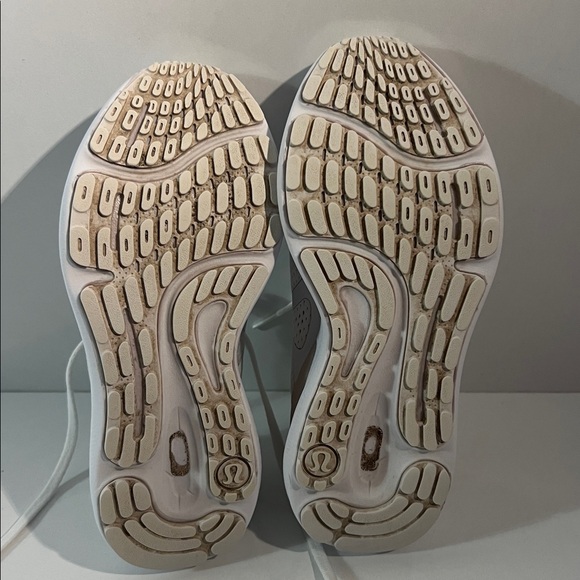 Women's Beyondfeel Running Shoe - Picture 15 of 17